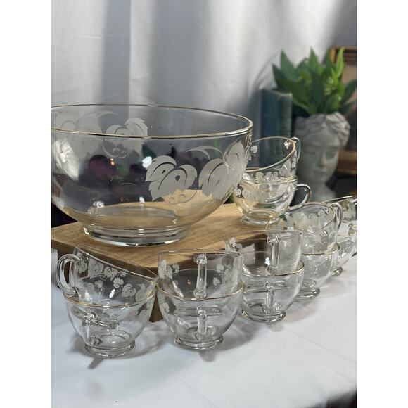 Vintage Anchor Hocking Punch Bowl Set with 12 Cups - Gold Rim and Grape Leaves - Picture 4 of 13